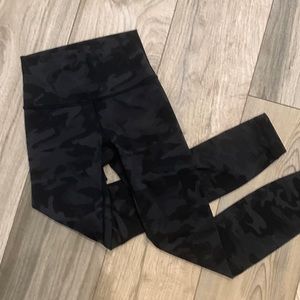 black camo lulu leggings